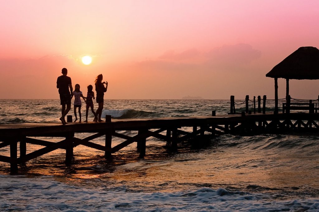 家庭,夕阳,海滩,日暮,幸福,温馨,孝顺,孝道