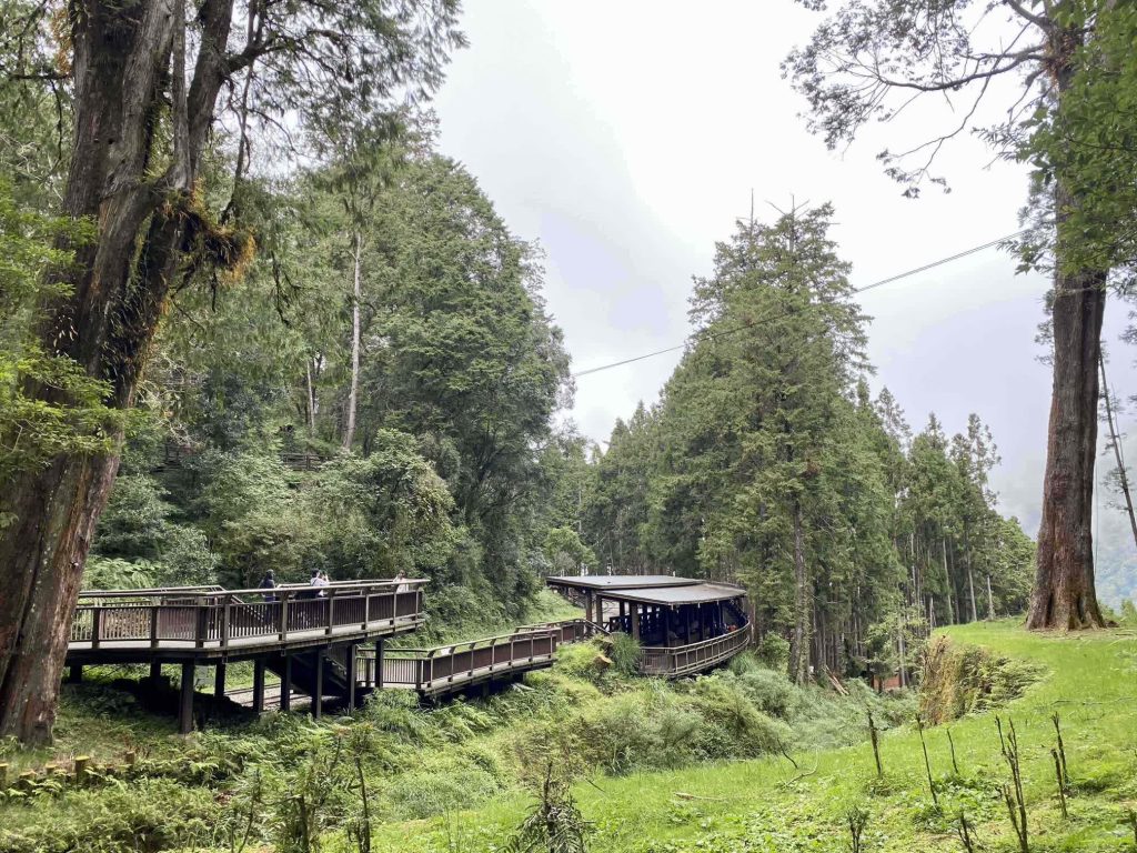 阿里山小火車站台
